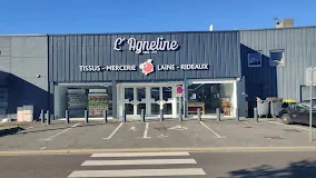 Devanture du magasin L'Agneline au Sequestre près d'Albi